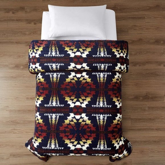 Pendleton Other - PENDLETON Sherpa fleece blanket TWIN, legend lake dark blue